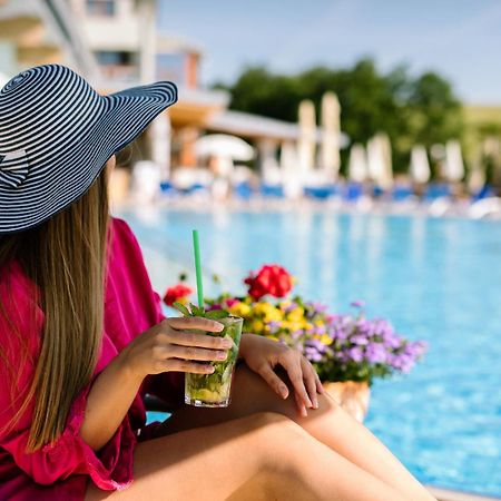 Wellness & Spa Hotel Kaskady Слиач  Экстерьер фото
