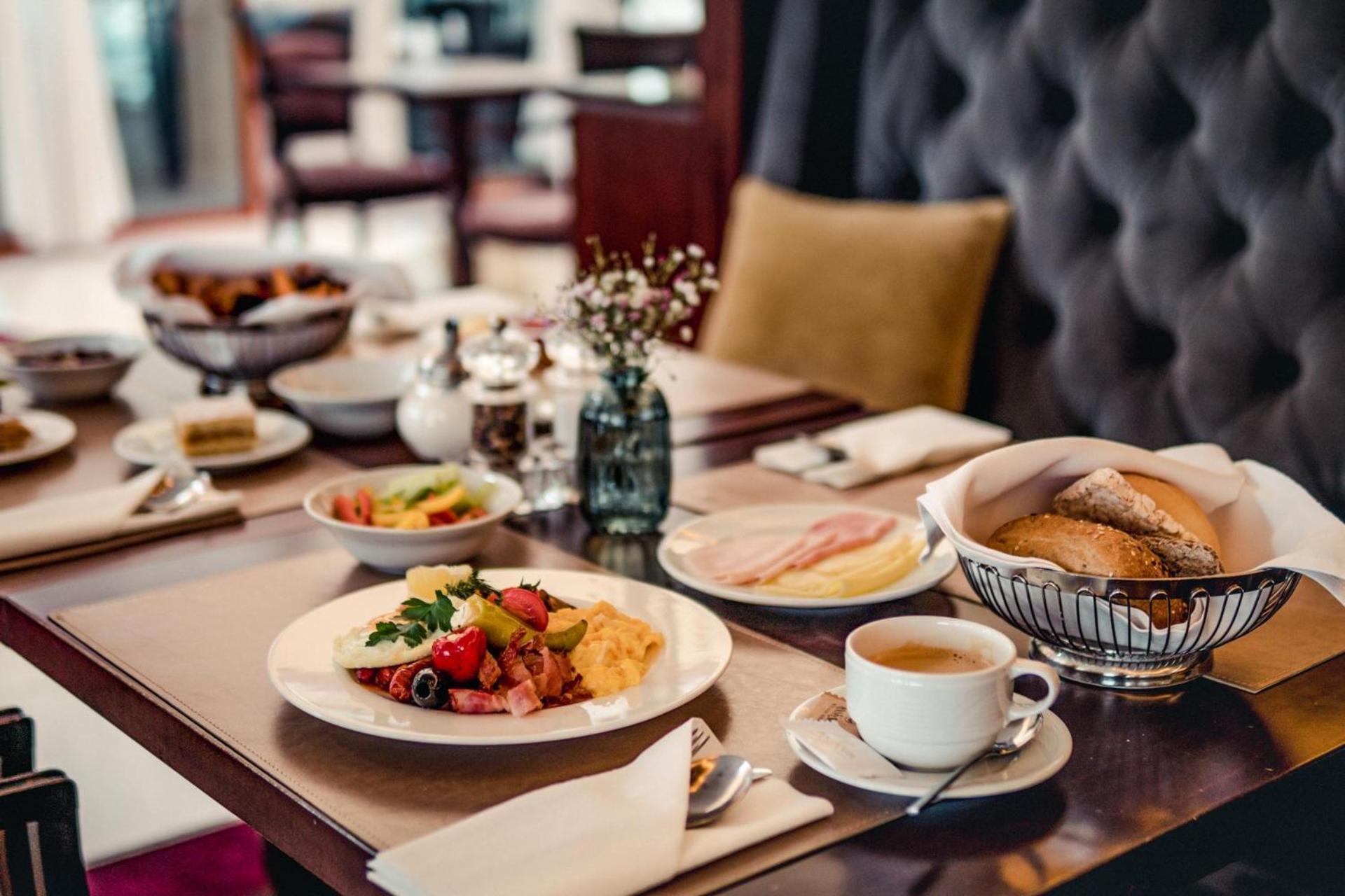 Wellness & Spa Hotel Kaskady Слиач  Экстерьер фото