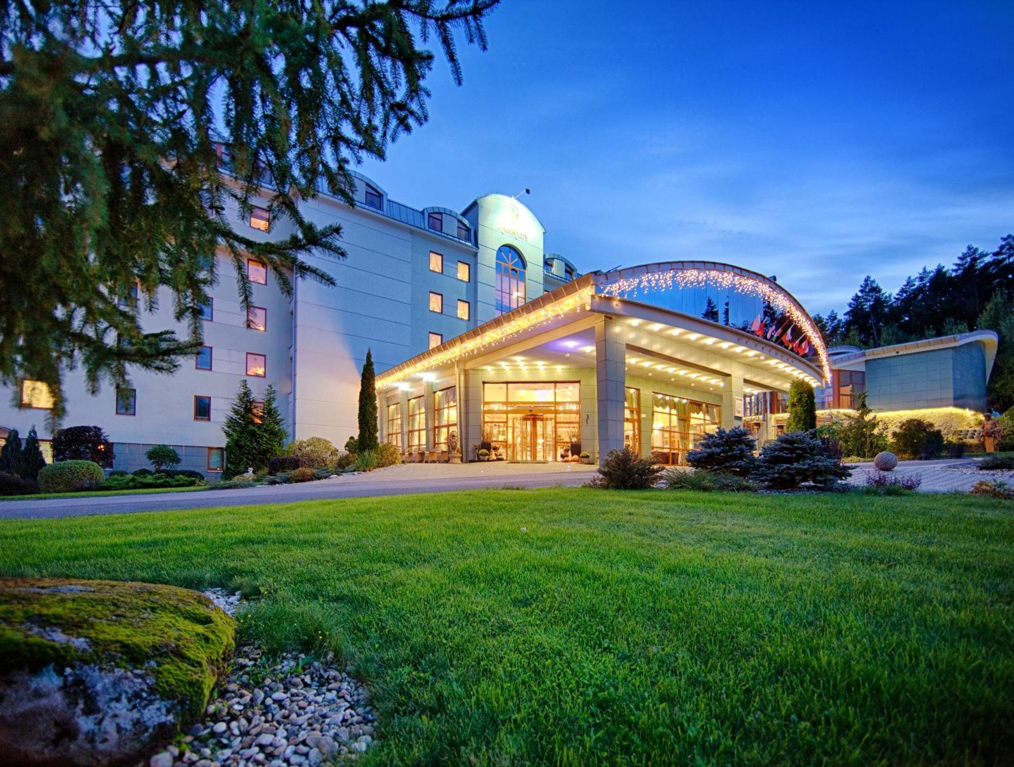 Wellness & Spa Hotel Kaskady Слиач  Экстерьер фото